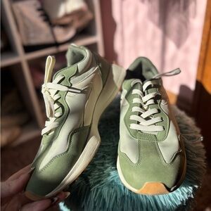 Stylish Green Women's Sneakers